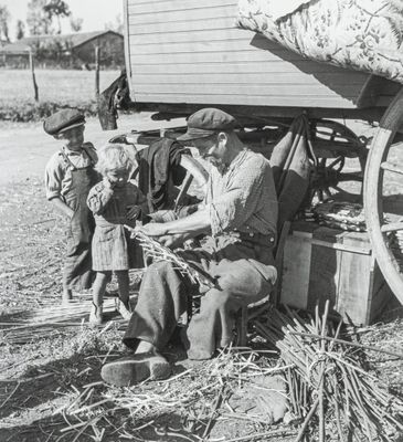 André GAMET (1919-2017) Chambœuf (Loire). Le vannier, 1948