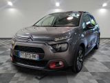 l'avant d'une Citroën grise garée sur un sol à damier