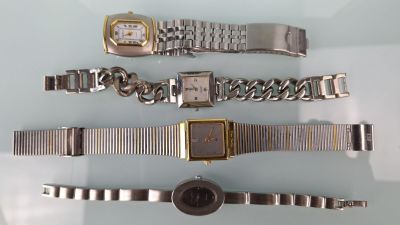 4 montres bracelet de dame en acier dont Pierre Cardin, Audr… - Photo 1