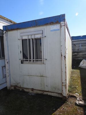 1 Bungalow servant actuellement de vestiaire.