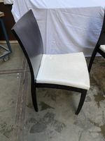 Lot de 4 chaises contemporaines, à structure en bois de coul… (photo 3)