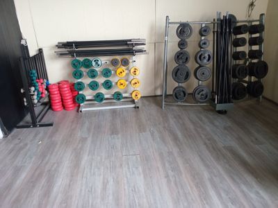 LOT de poids et barres - VENDU SUR DESIGNATION A THIAIS (94)