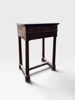 Table travailleuse en acajou et placage d'acajou, ouvrant pa… (photo 2)