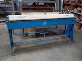 une machine qui se trouve dans un garage