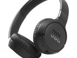 un casque portant le logo JBL