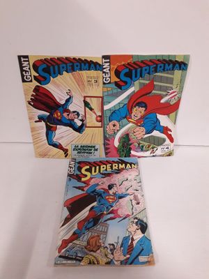deux bandes dessinées de Superman sur fond blanc