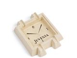 une petite horloge accrochée sur un mur blanc