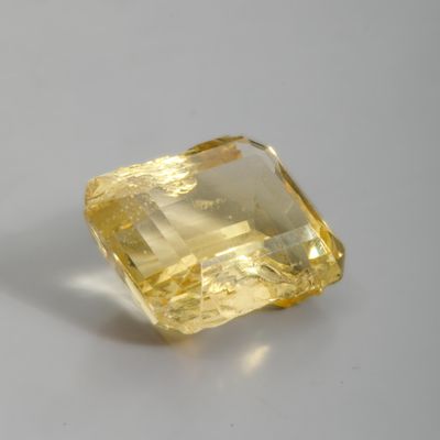 Citrine en taille émeraude 1,5 x 1,2 cm