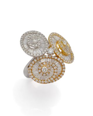 une bague en or blanc et or jaune sertie de diamants