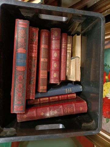 Quatre caisses de livres XVIIIe et XIXe. Principalement sur le th