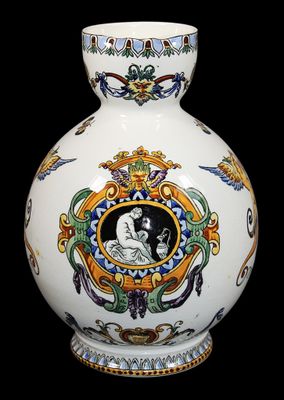 PICHET en faïence à décor Renaissance sur fond blanc,… - Photo 1