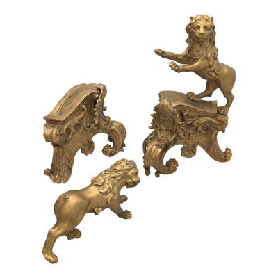 Paire de devants de CHENETS en bronze redoré, figurant chacu…