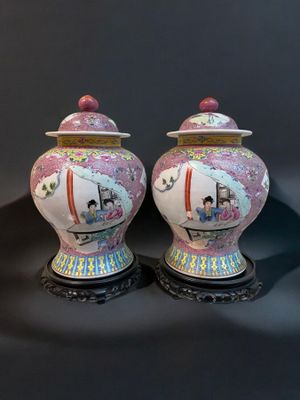 CHINE - Paire de vases en porcelaine de Canton à décor de sc…