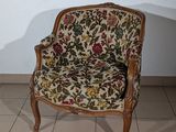 a chair that is sitting in the corner of a room