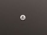 l'image d'un diamant isolé sur un fond noir
