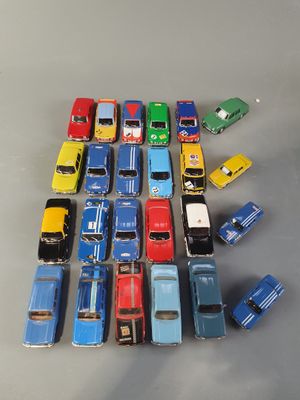 a lot of toy cars that are on the table