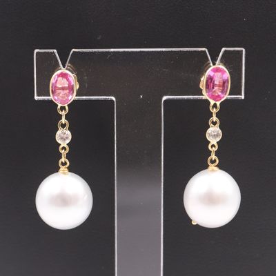 Trs belle paire de pendants d'oreilles en or jaune 18K