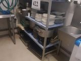 une photo d'une cuisine remplie d'appareils électroménagers