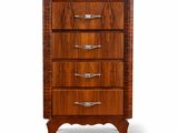 un gros plan d'une commode en bois sur fond blanc
