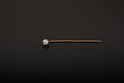 Epingle de cravate aux 2 ors 750/1000ème sertie d'un diamant…