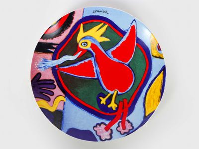 CORNEILLE (1922-2010) L'oiseau rouge Plat en porcelaine Sign…