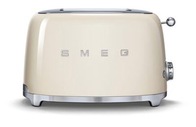 grille-pain de couleur crème arborant le logo Smeg sur fond blanc