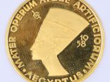une image représentant une pièce d'or à l'effigie d'un pharaon