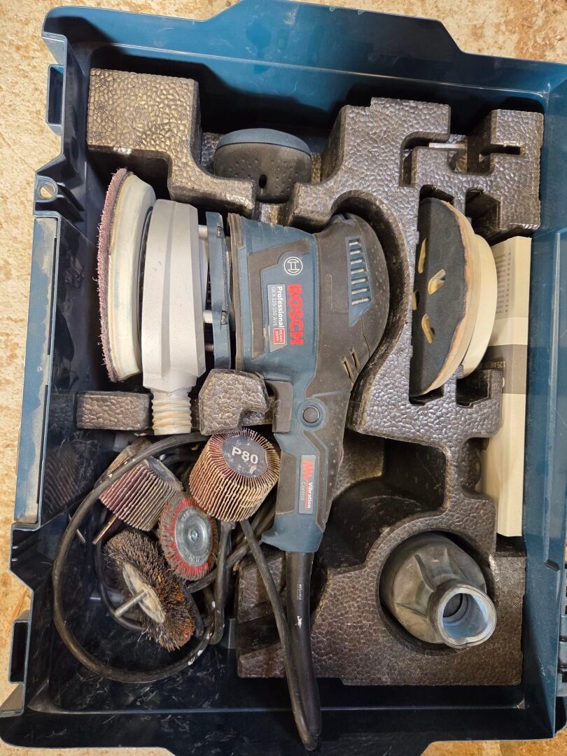 Ponceuse Bosch GEX125-150 AVE