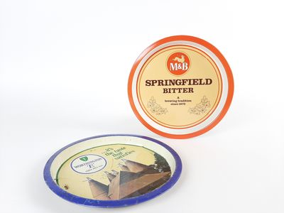 Deux plateaux ronds en tôle : -WORTHINGTON "E" India Pale Al…