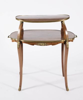 Table à thé à placage rayonnant, double plateau orné de peti…