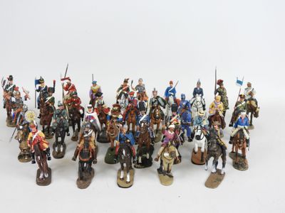 beaucoup de figurines sur une surface blanche