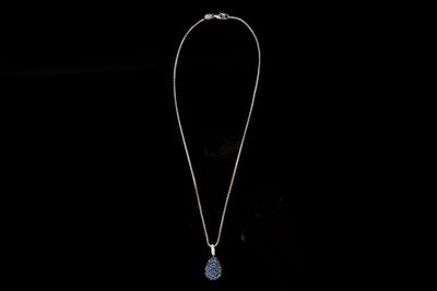 Collier en or blanc 18K (750/1000), le pendentif de forme goutte orné  - Photo 1