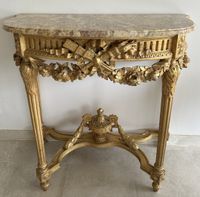 Console en bois et stuc doré à décor de carquois, flambeaux … (photo 2)