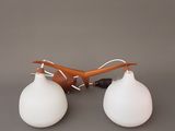 deux lampes posées sur une table