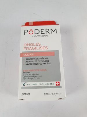 une photo d'une boîte de crème posée sur une table blanche