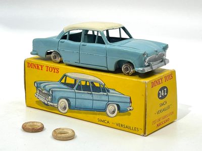 DINKY TOYS France. Simca Versailles, bleu ciel à toit ivoire…