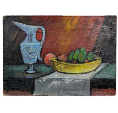 un tableau représentant un bol de fruits et un pichet posés sur une table