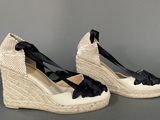 these are two pairs of shoes with bows on them on a gray surface