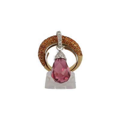 une image représentant une bague en or sertie d'un diamant rose sur fond blanc