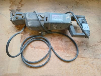 an image of a machine that is on the floor