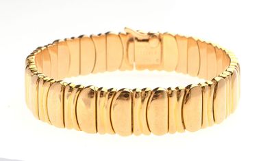 CARTIER. Bracelet or jaune 750 °/°° modèle "casque d'or", da…