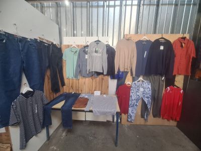 Lot de 23 vtements homme ? Diffrentes tailles