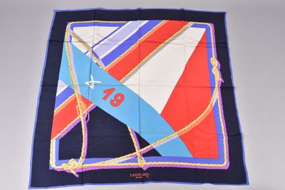 LEONARD Paris à Munich. Carré en soie à décor de cordages, m…