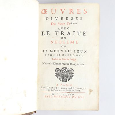 un livre avec l'image d'un oiseau dessus
