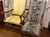two chairs that are sitting next to each other in a room