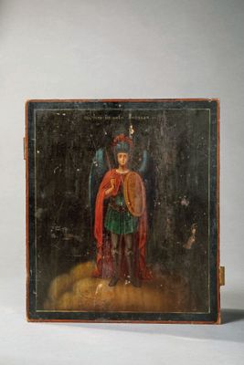 un vieux tableau représentant un homme avec une cape rouge et un manteau rouge