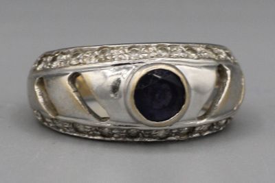 bague en argent sterling sertie d'un saphir et rehaussée de diamants
