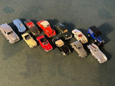 Miniatures 1/43ème réunion de 12 miniatures Eligor, Corgi, C…