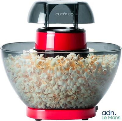 un bol de pop-corn posé sur une table