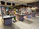 une photo d'une épicerie avec une caisse